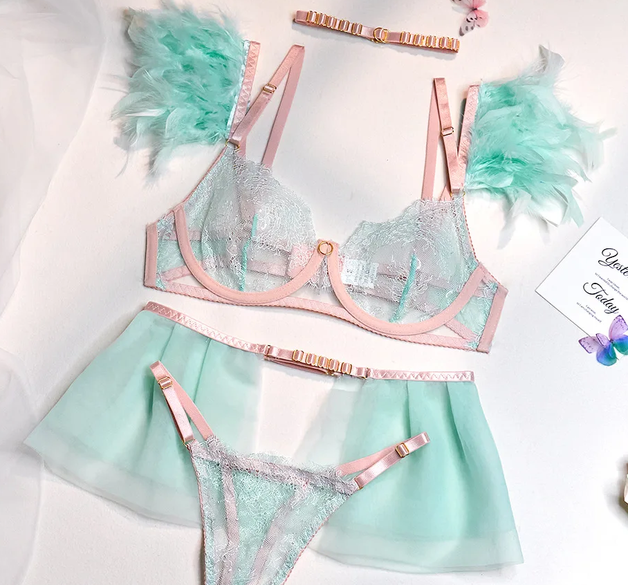 CONJUNTO VICTORIA DE RENDA COM PLUMAS E CINTA LIGA - Imagem 7