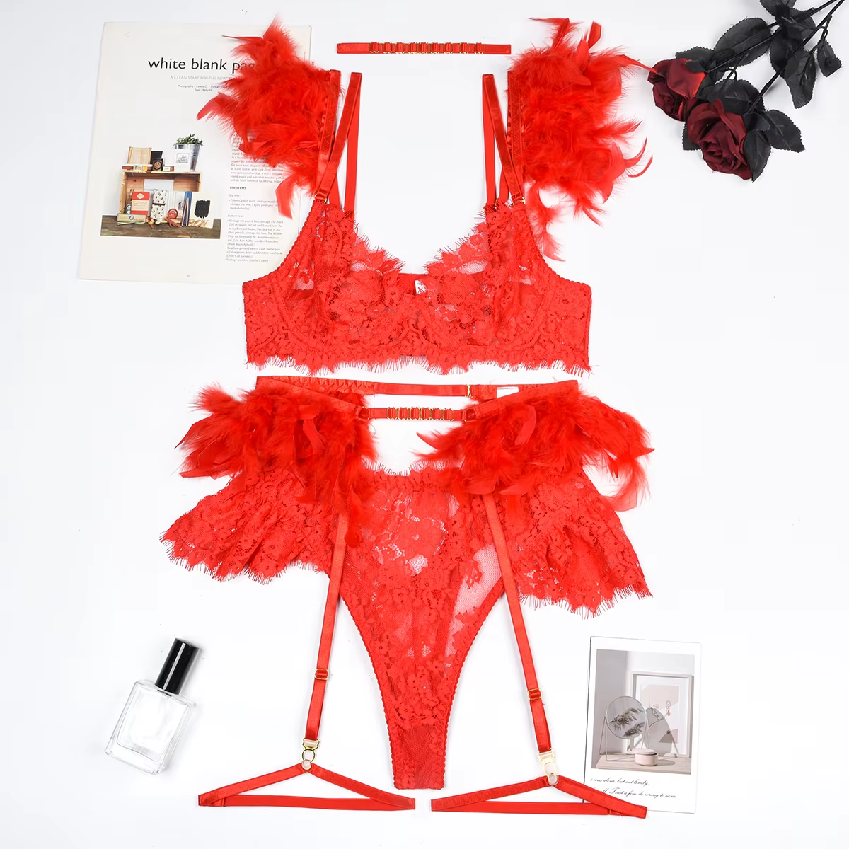 CONJUNTO DE LINGERIE SEX FIRE COM CINTA LIGA E PLUMAS - Imagem 5